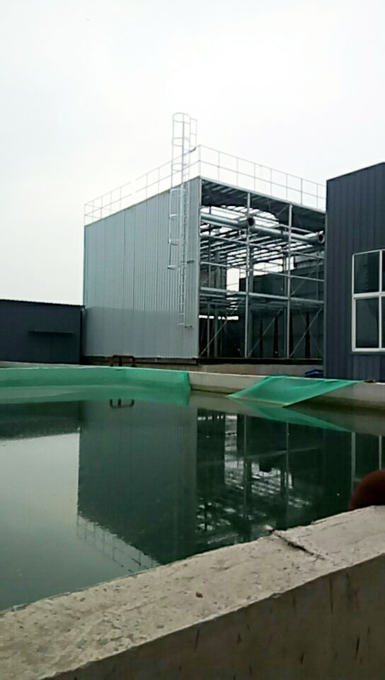 玻璃鋼冷卻塔施工現(xiàn)場